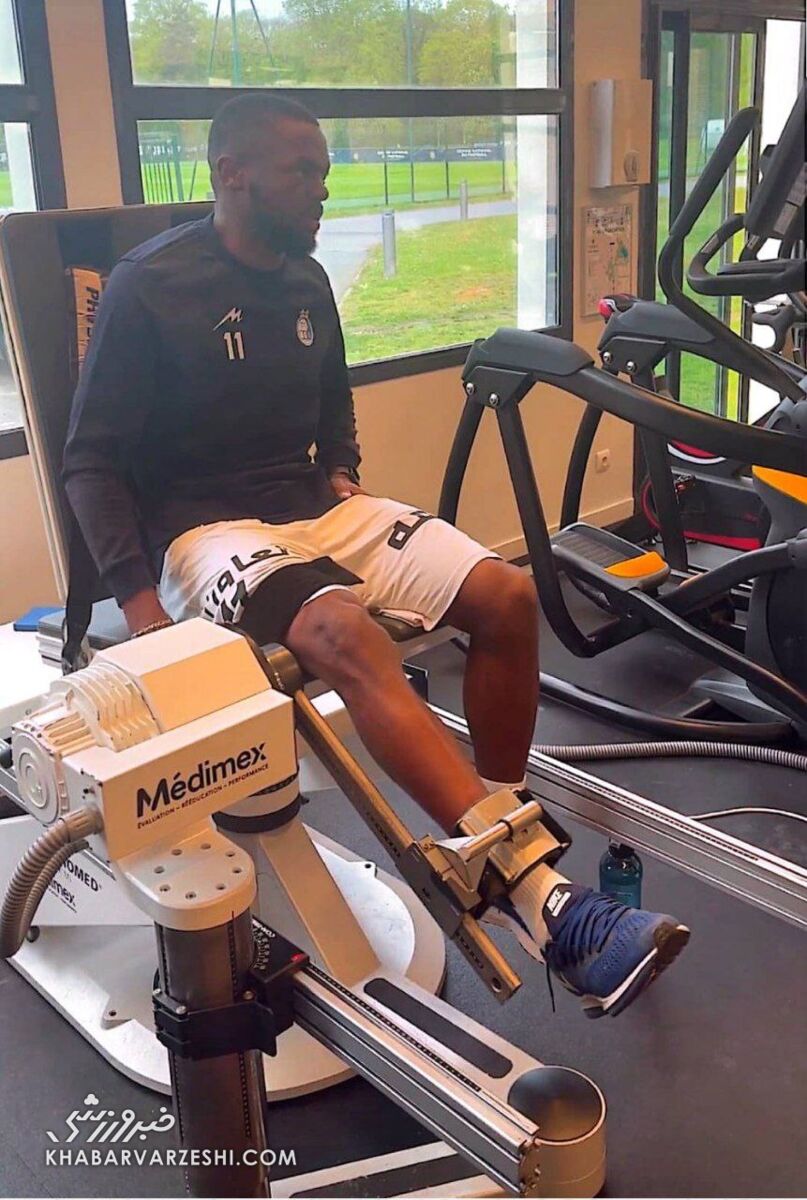عکس| بازیکن محبوب استقلالی ها در پاریس: هنوز نیامده دلم برای ایران تنگ شده است/ مشغول تمرین هستم و به زودی برمیگردم