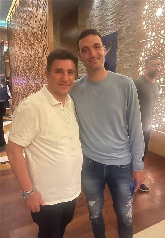 تی شرت قلعه نویی در سمینار قطر