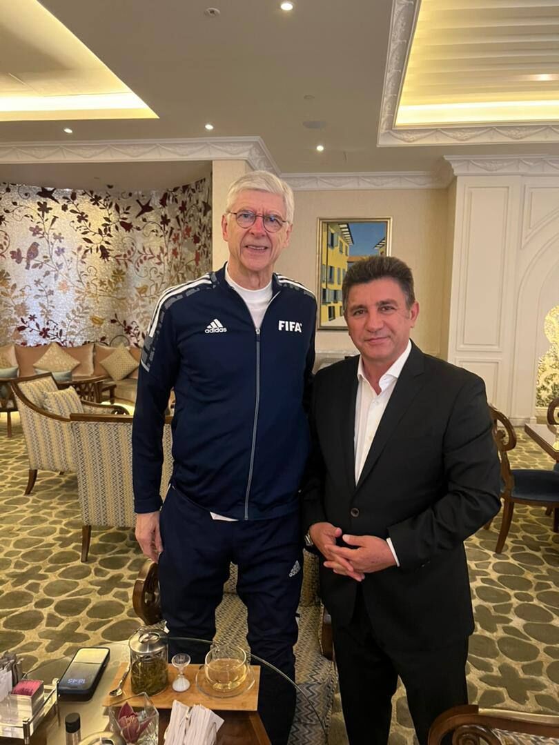 تصاویر| قاب ماندگار امیر قلعهنویی در کنار پیرمرد افسانهای فوتبال!/ قلعهنویی کتوشلوار پوش شد