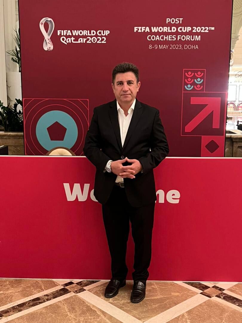 تصاویر| قاب ماندگار امیر قلعهنویی در کنار پیرمرد افسانهای فوتبال!/ قلعهنویی کتوشلوار پوش شد