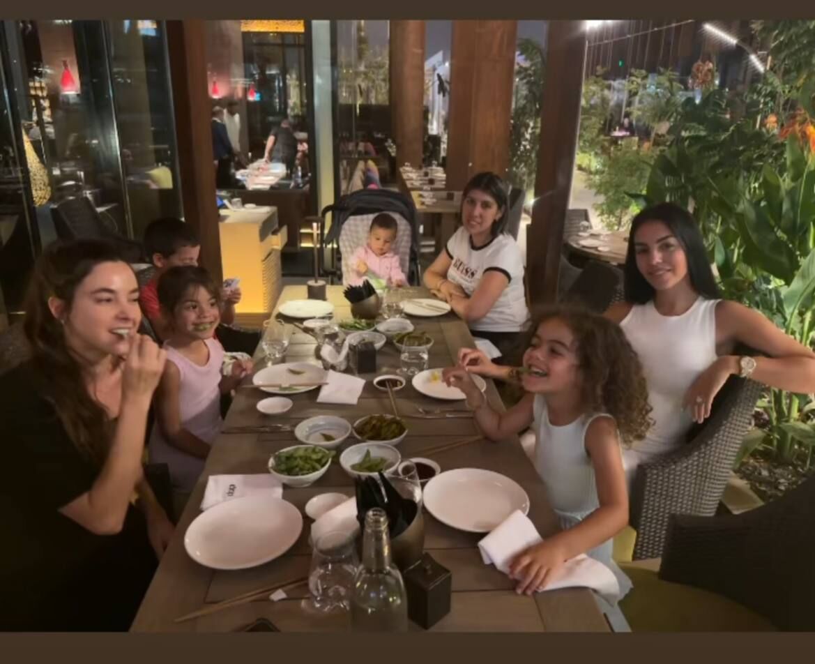 عکس| مهمانی زنانه نامزد رونالدو در عربستان/ دورهمی با طعم سوشی در یک رستوران لاکچری 