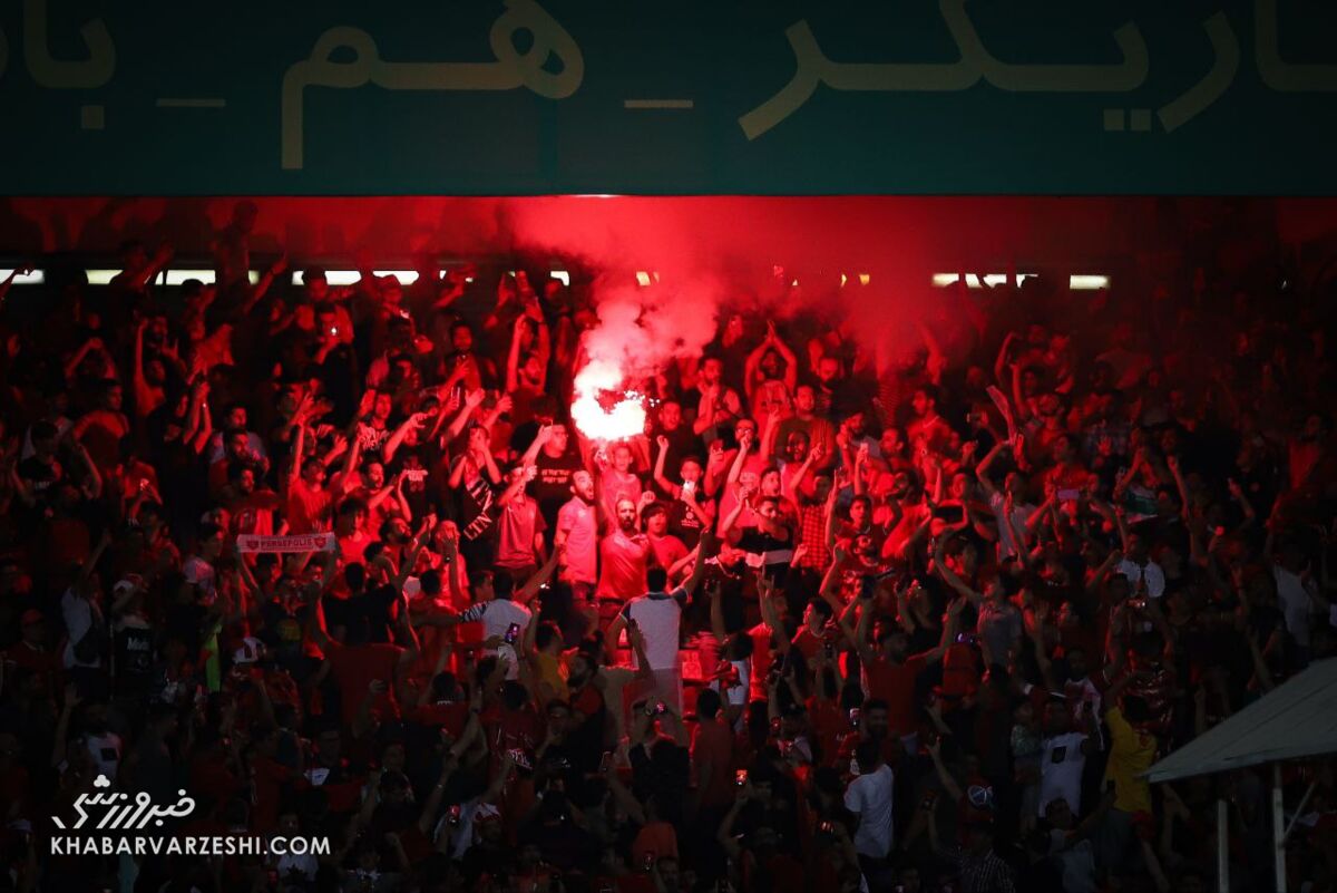عکس| آتش سرخ در سکوهای ورزشگاه آزادی