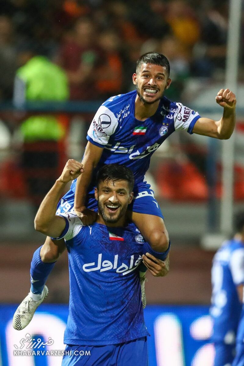 عکس| شادی جالب زوج بوشهری برای استقلال