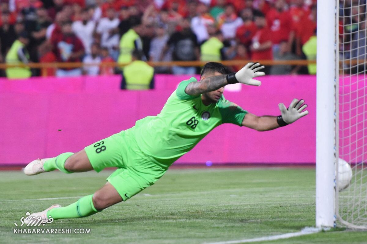 یک استقلالی دو آتشه محبوب پرسپولیسیها شد/ رکورد عجیب این بازیکن مقابل قرمزها