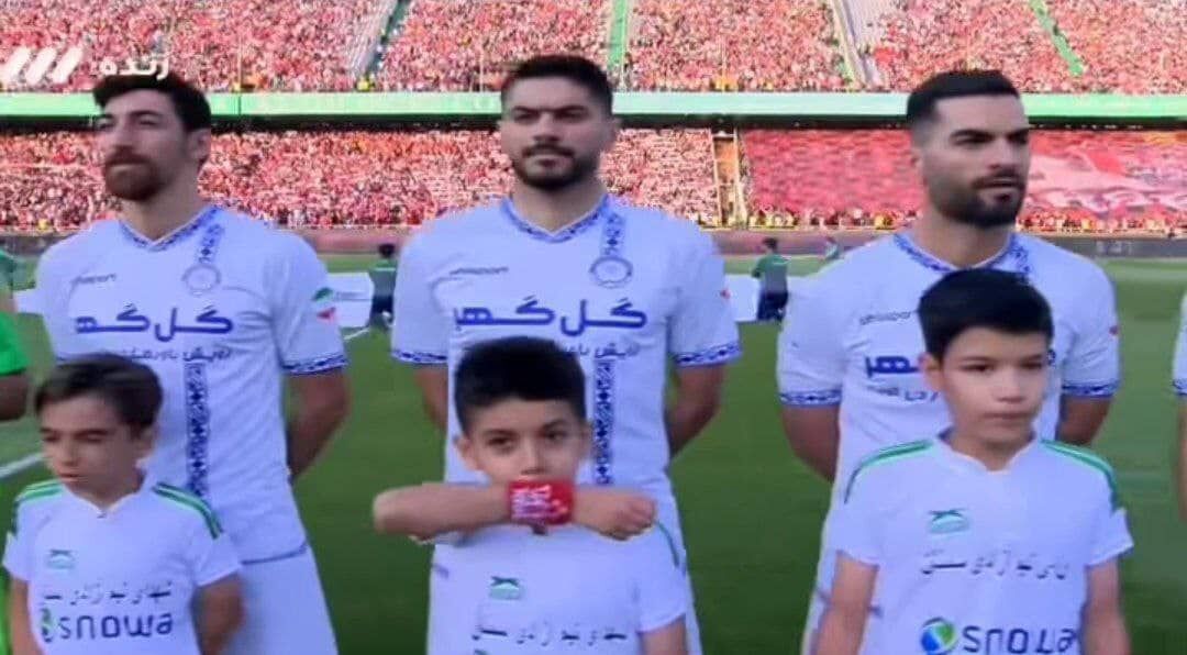 اقدام جالب نوجوان پرسپولیسی با پیراهن رقیب