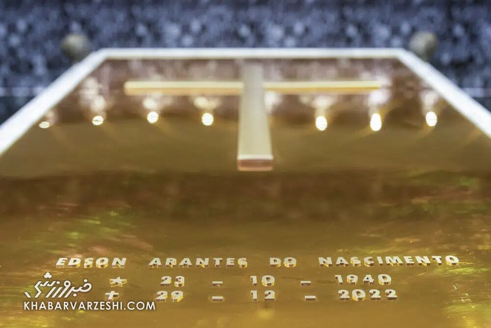 تصاویری از مقبره طلایی پله در آرامستانی جالب و خاص/ بازدید برای عموم آزاد است!