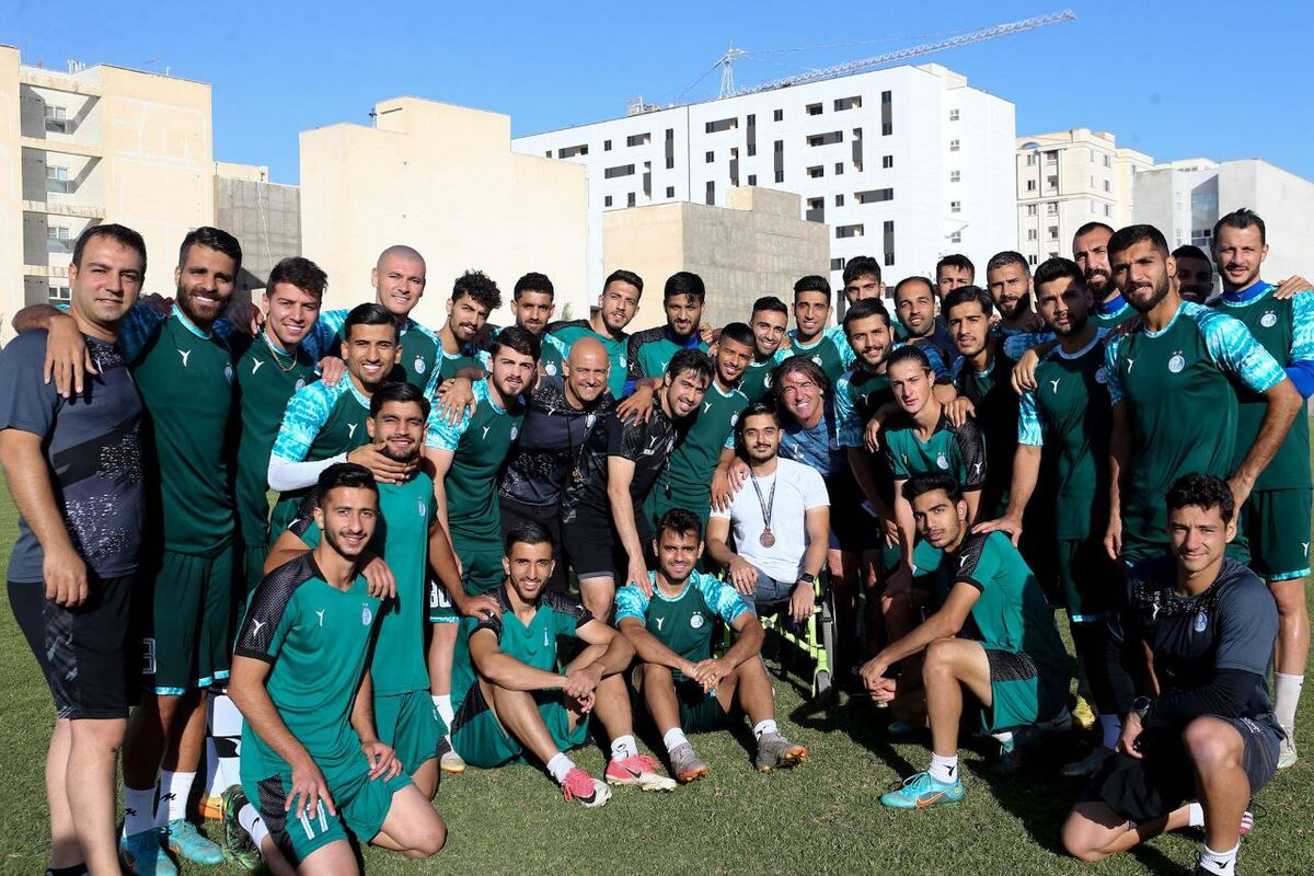 تصاویر| ساپینتو تحت تاثیر یک هوادار استقلال؛ موفقیت را از او یاد بگیرید!