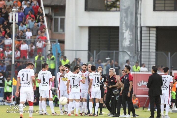 یحیی گل‌محمدی و بازیکنان پرسپولیس؛ نساجی - پرسپولیس