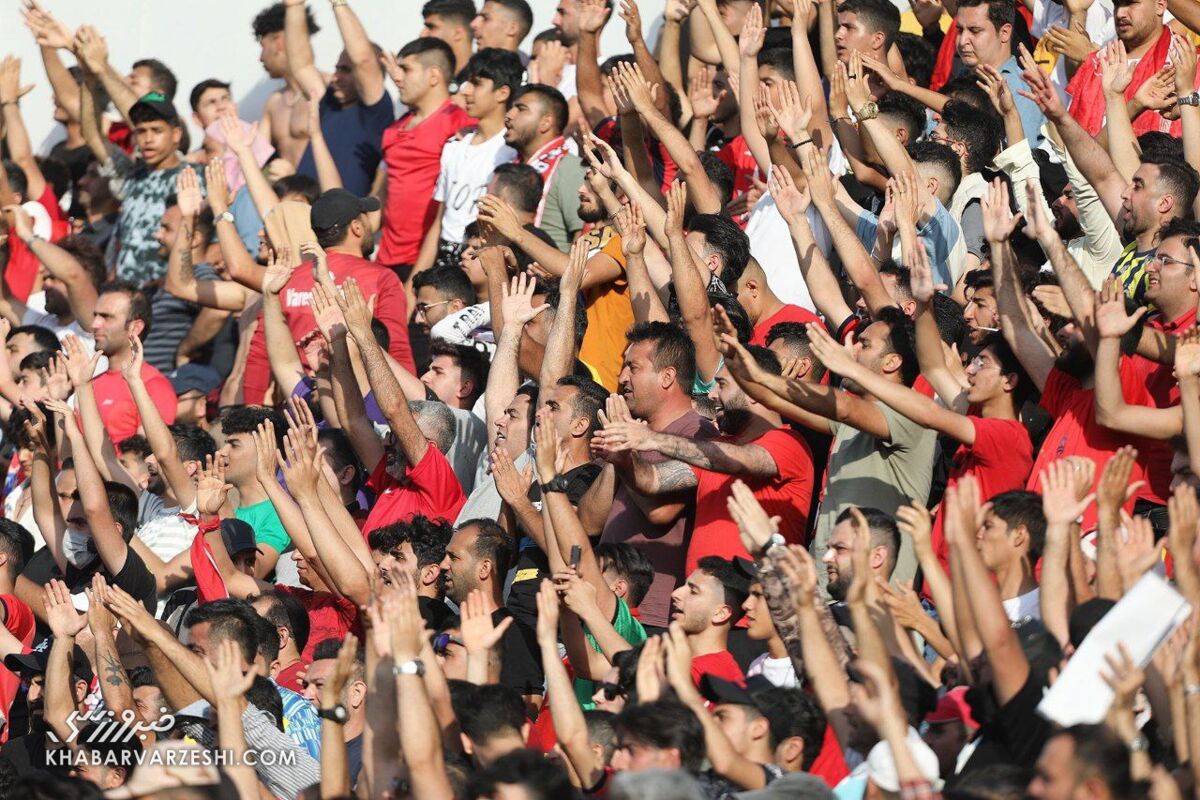 شعار جالب هواداران نساجی در ورزشگاه آزادی شعار جالب هواداران نساجی در ورزشگاه آزادی