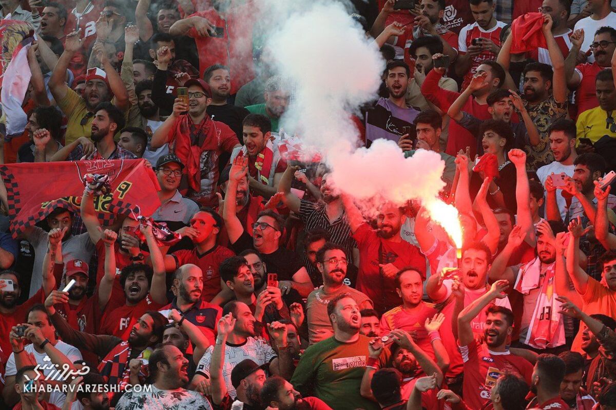 تجمع هواداران پرسپولیس پس از فسخ قرارداد بیرانوند/ فضای متشنج در حوالی باشگاه +ویدیو تجمع هواداران پرسپولیس پس از فسخ قرارداد بیرانوند/ فضای متشنج در حوالی باشگاه +ویدیو