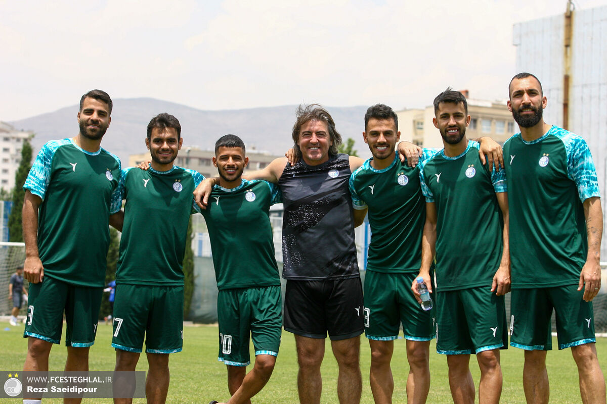 ساپینتو و بازیکنان استقلال