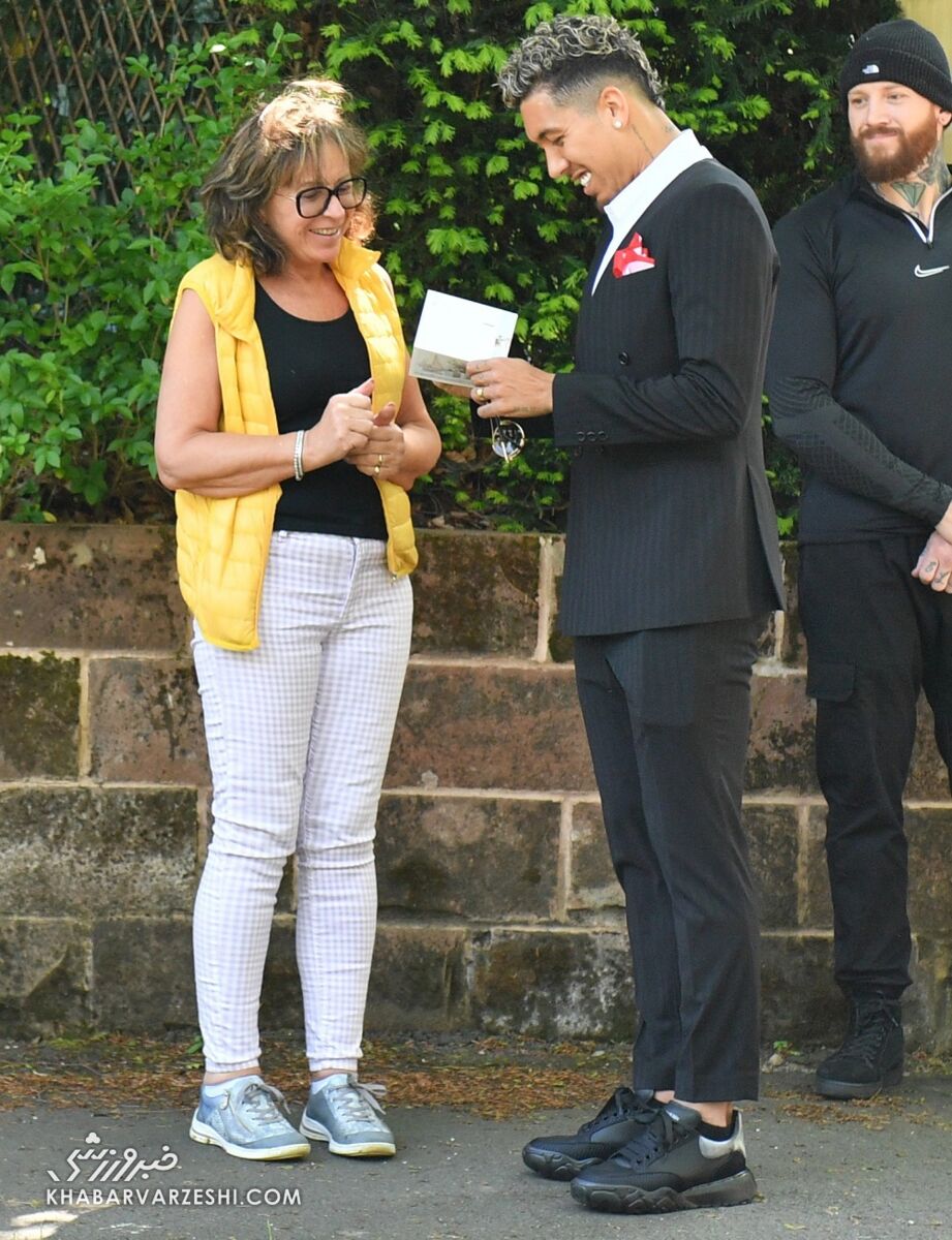 تصاویر| خاصترین خداحافظی یک ستاره با تیم/ اتوبوس تیم سرخها در خدمت خانواده بازیکن جداشده