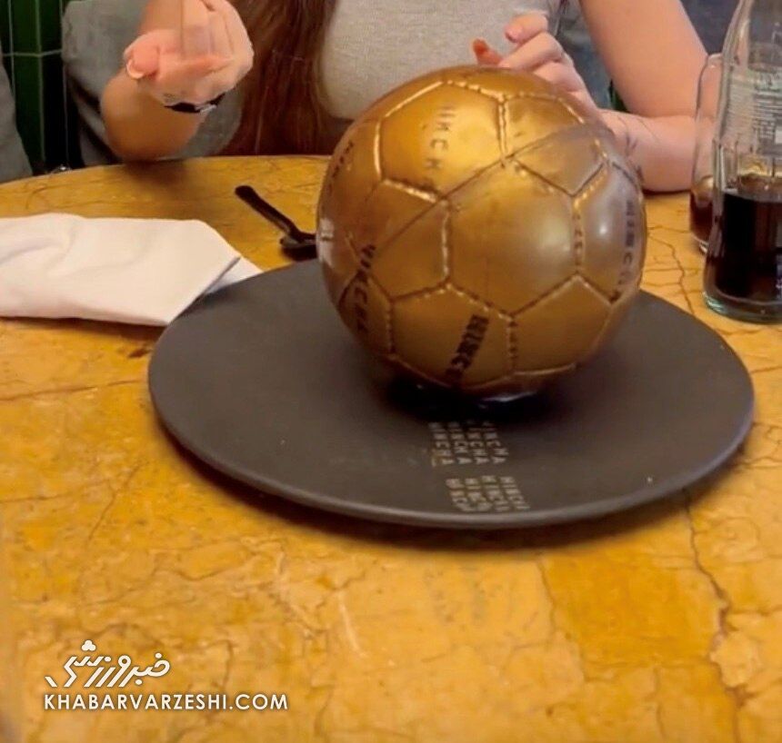 نگاهی به رستوران جدید مسی به سبک «سالتبی»/ رستورانی لوکس با ماکارونی ۴۰ پوندی و توپ فوتبال شکلاتی ۳۰ پوندی/ تصاویر غذاهای این رستوران را ببینید