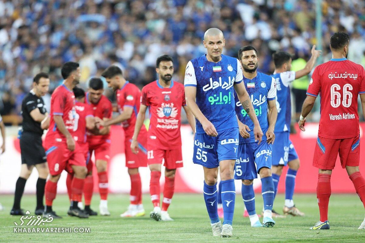 یک بازیکن دیگر هم تهدید کرد؛ دیگر به ایران برنمیگردم/ استقلال باید همه پولم را بدهد!