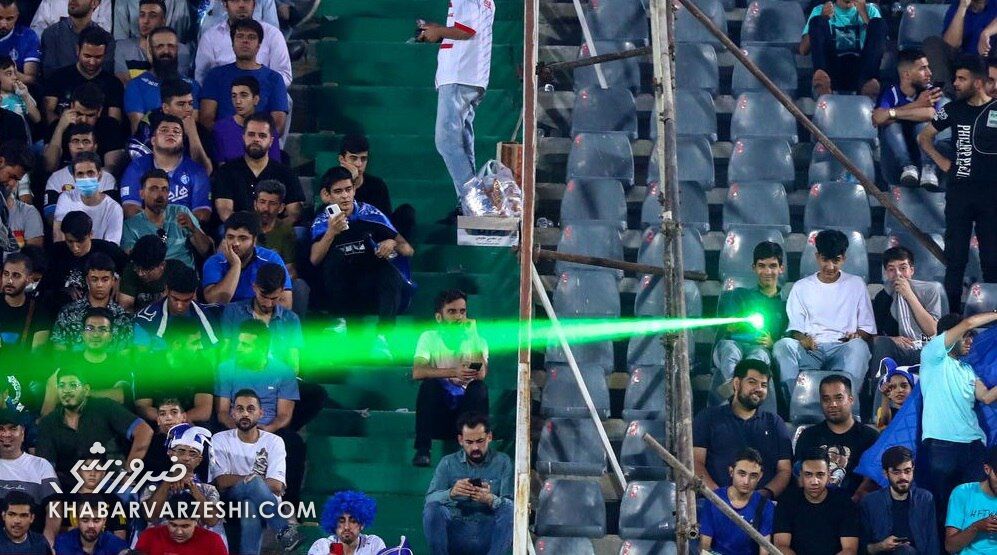 عکس| ضرر ۲۰۰ میلیونی به استقلال به خاطر شیطنت چند نوجوان