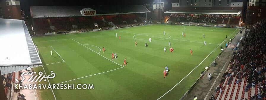 خوششانسترین هوادار فوتبال؛ وقتی بالکن خانهات گوشه ورزشگاه است!/ تماشای بازیها بدون نیاز به خرید بلیت