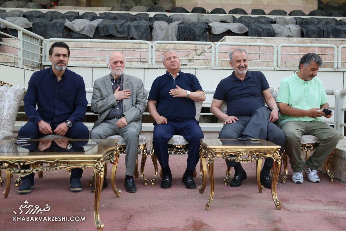 درویش: مهاجم خارجی با بررسی گلمحمدی به پرسپولیس میآید/ کمک کنید به جنگ تیمهای حکومتی برویم!