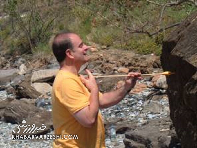 راه و روش عجیب سرمربیگری مرد اول نیمکت آبیها/ از راه رفتن روی زغال داغ تا جذب انرژی منفی به وسیله لیمو!