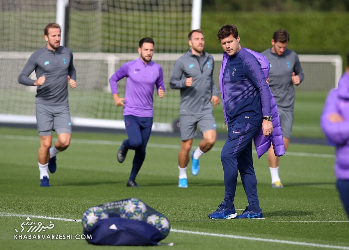 راه و روش عجیب سرمربیگری مرد اول نیمکت آبیها/ از راه رفتن روی زغال داغ تا جذب انرژی منفی به وسیله لیمو!