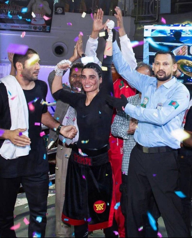 تصاویری از خشنترین زن هنرپیشه تاریخ ایران/ تینا آخوندتبار، در مسیر مقابل پژمان جمشیدی!