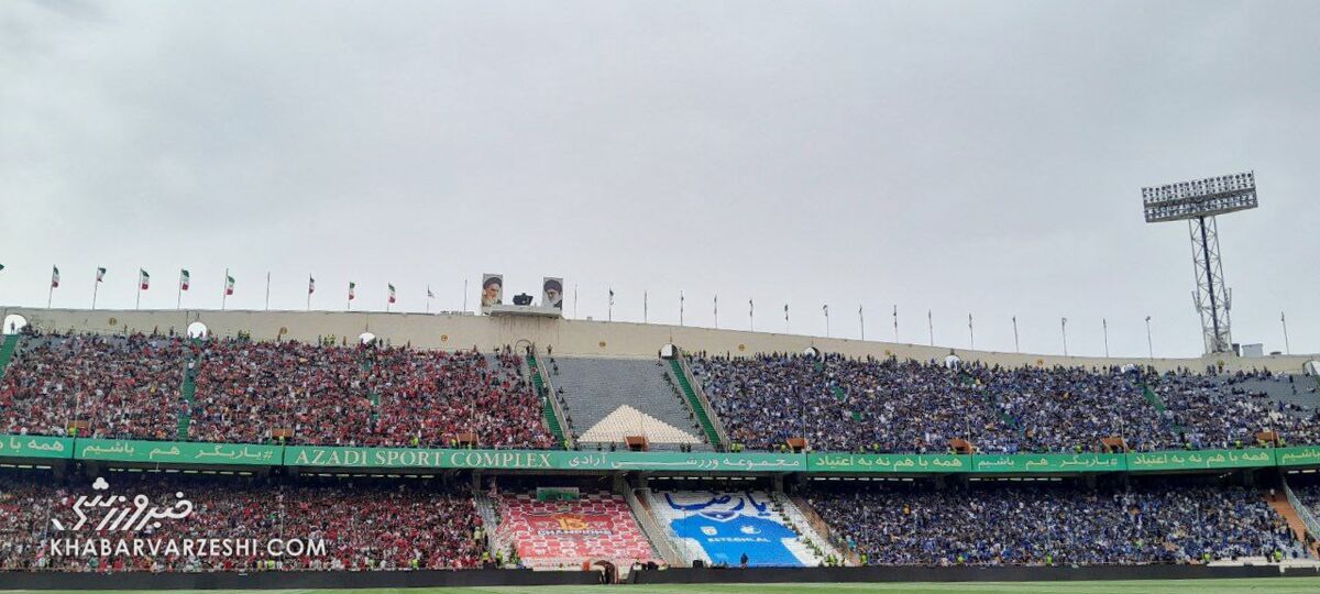 درگیری هواداران پرسپولیس و استقلال روی سکوها/ جو ورزشگاه آزادی متشنج شد!