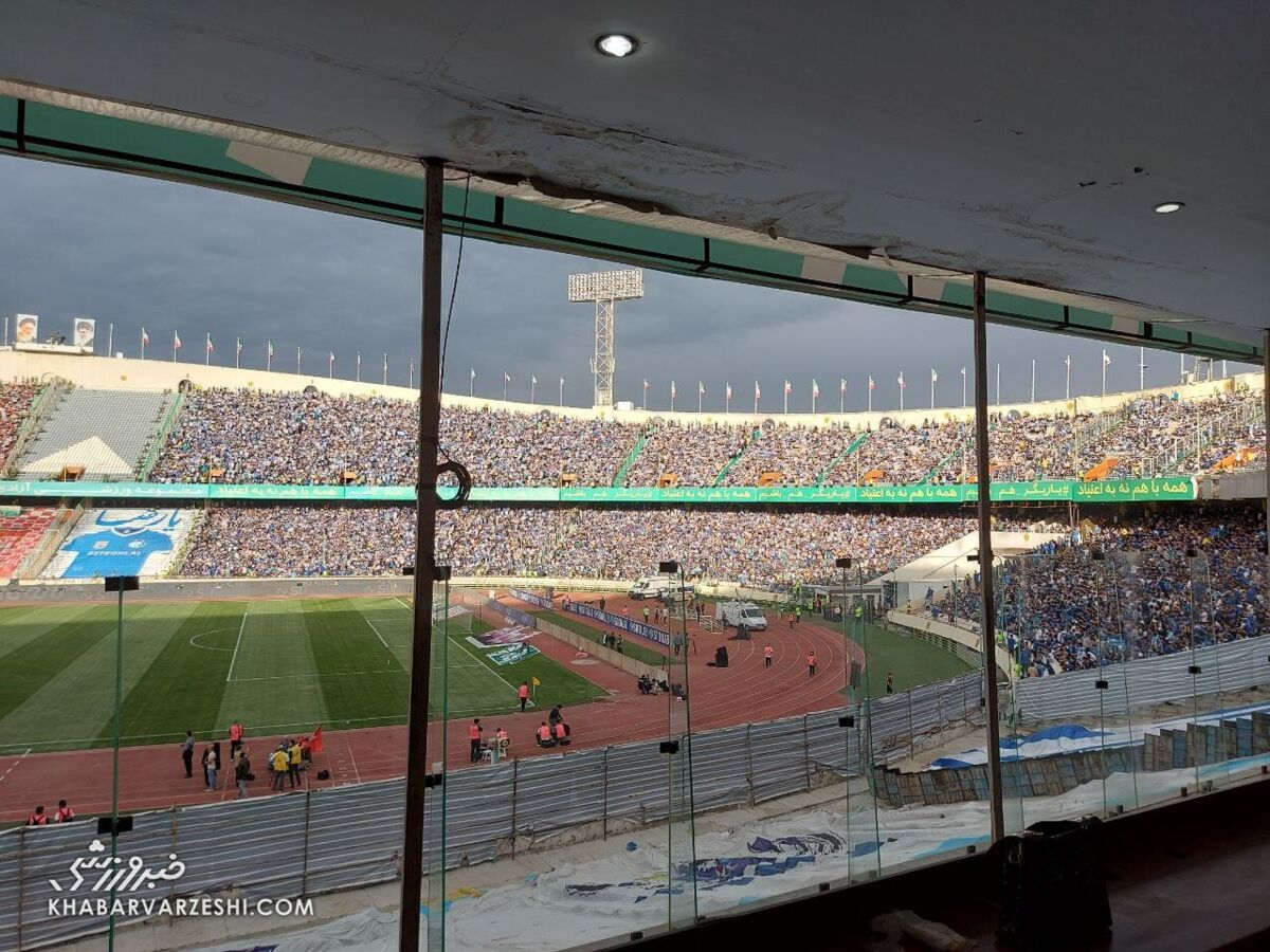 عکس| درگیری هواداران استقلال و پرسپولیس روی سکوها/ ظرفیت آزادی تکمیل شد