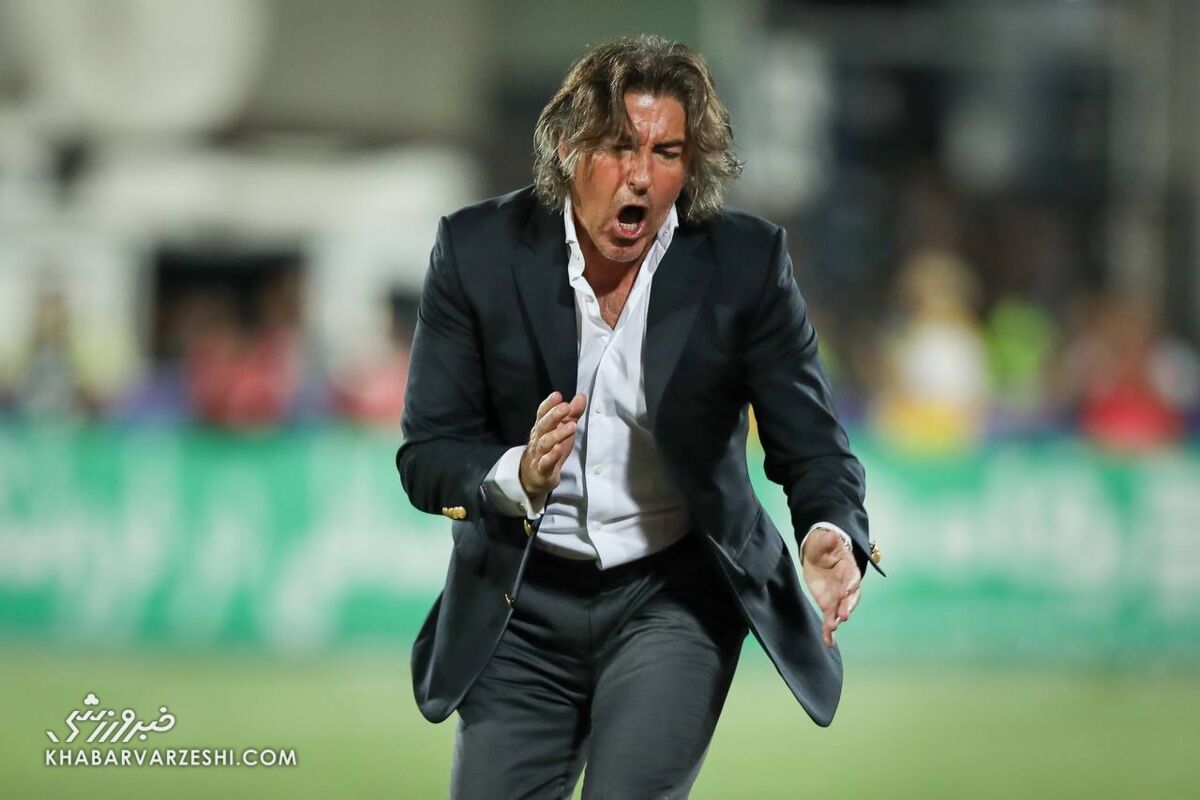 عکس| مربی استقلال خرافاتی شد؟/ ساپینتو با کت جادویی در ورزشگاه آزادی