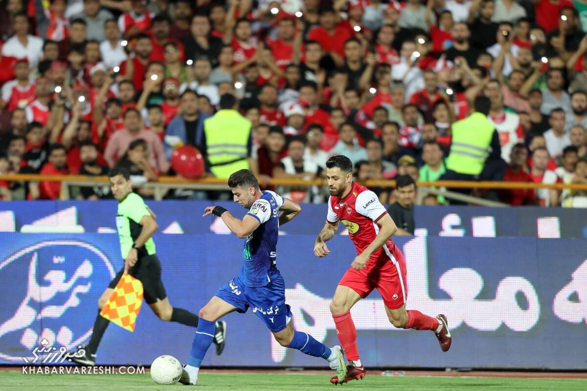 هواداران پرسپولیس مخالف جذب هافبک سابق استقلال هواداران پرسپولیس مخالف جذب هافبک سابق استقلال