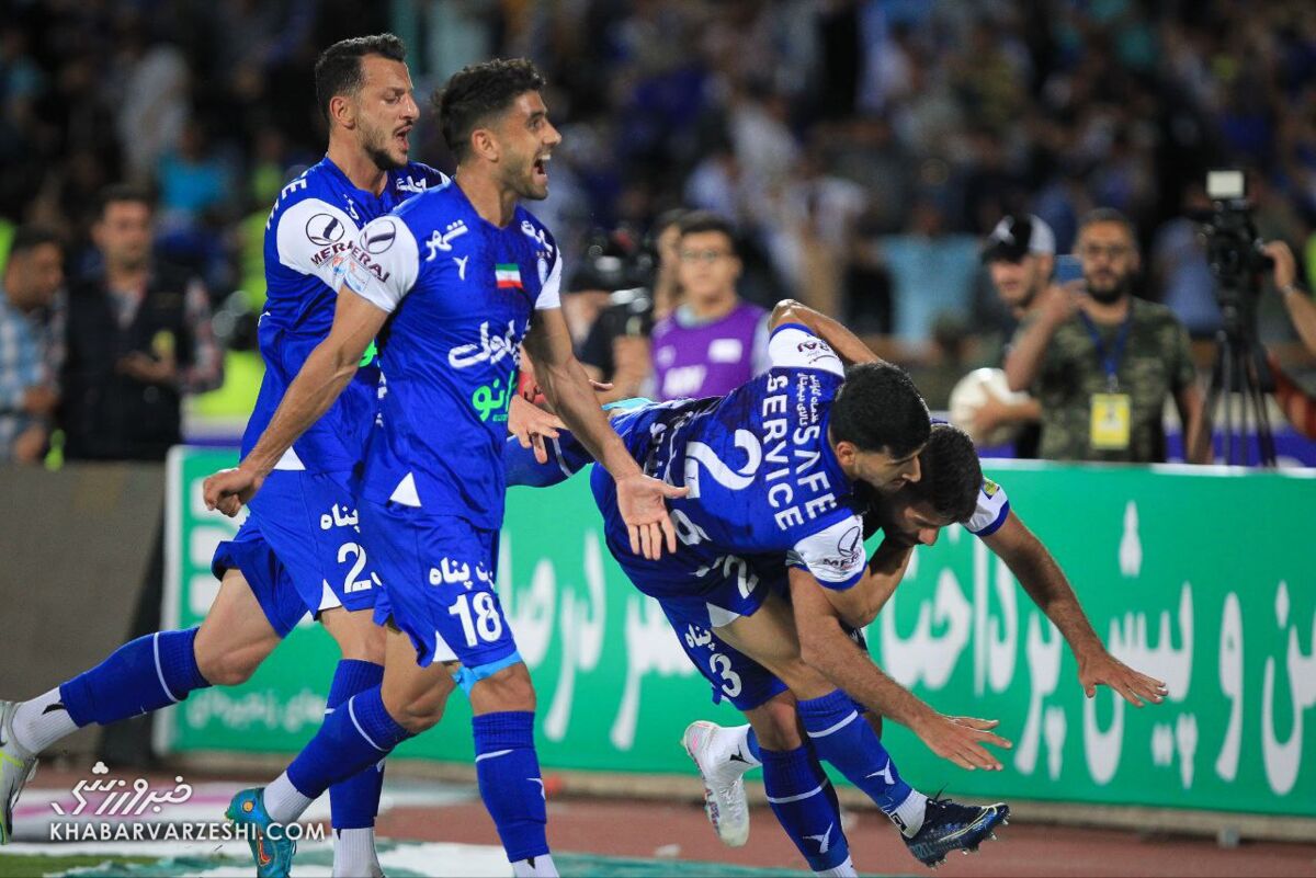 عکس| این بازیکن استقلال مرادمند را مصدوم کرد/ آبیها خودزنی کردند