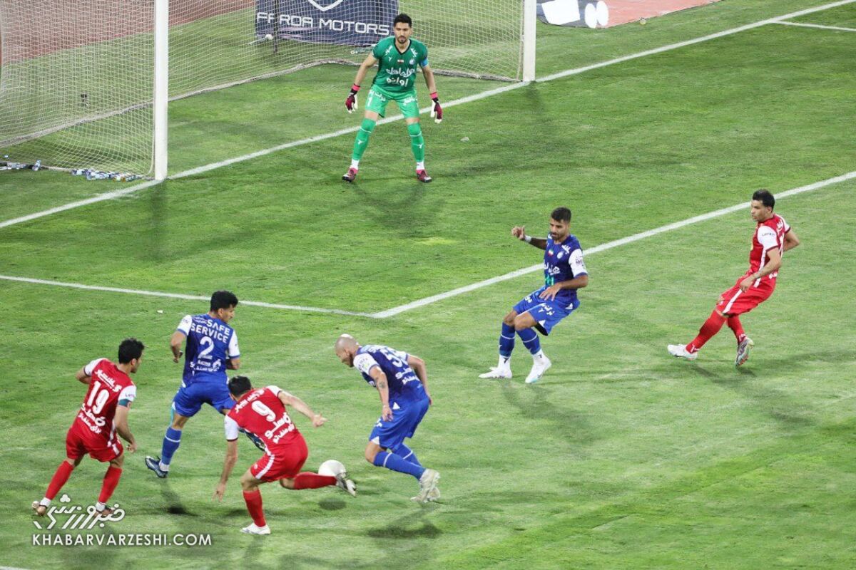 عکس| دربی پرسپولیس - استقلال با «هدست‌های جدید»