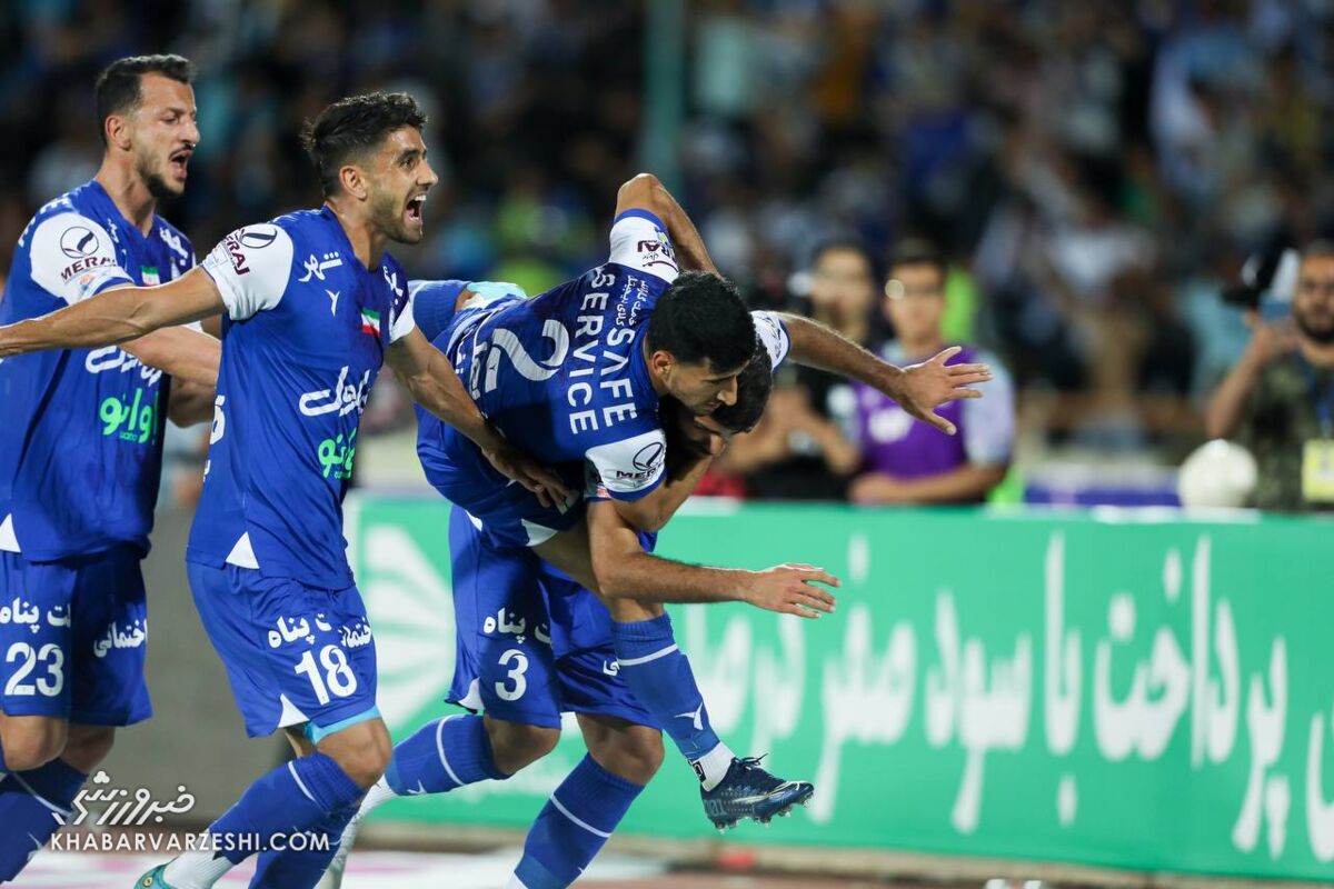 ۷۰ درصد انرژی طاهری صرف مهار ساپینتو شد!/ استقلال را سرمربی اش نبست/ ساپینتو کنترل لازم را برای هدایت استقلال نداشت/ این آقا از قبل با قبرسی ها قرار گذاشته بود