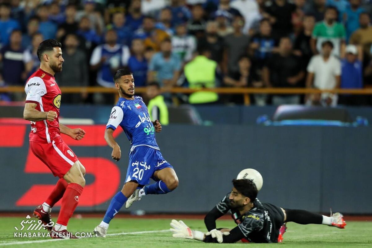 واکنش قایدی به پیشنهاد از یک باشگاه هلندی/ یک میلیون و ۸۰۰ هزار یوروی من ناپدید شد/ از شرایط استقلال خندهام میگرفت!