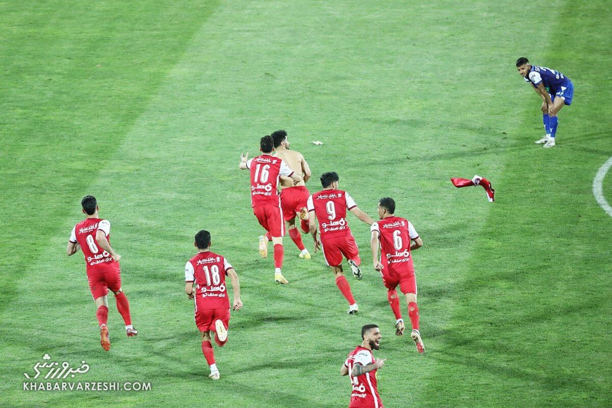 عکس| کری هواداران پرسپولیس برای استقلالیها با یک گل خاص!