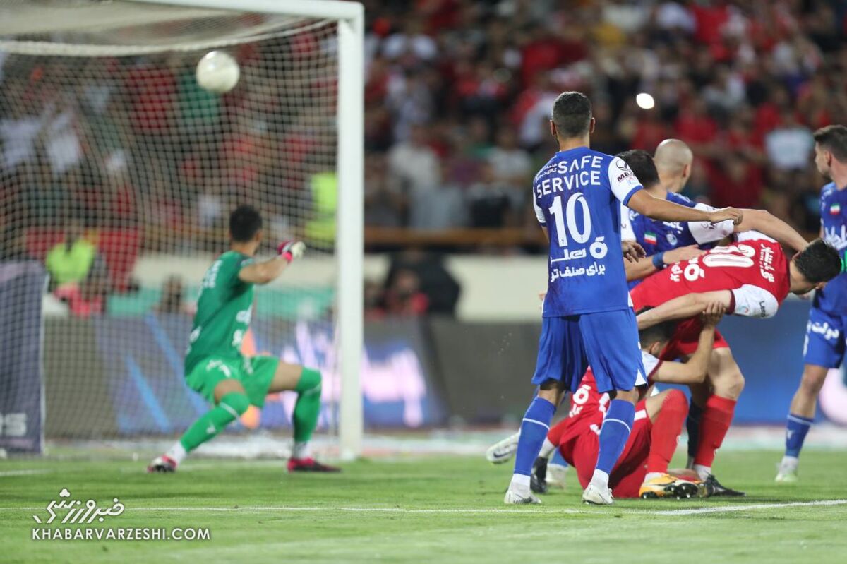 استقلال با مربی خارجی باز هم عقب میافتد/ الان وقت حضور یک ایرانی است/ دیر بجنبیم یک فصل دیگر هم از دست میرود