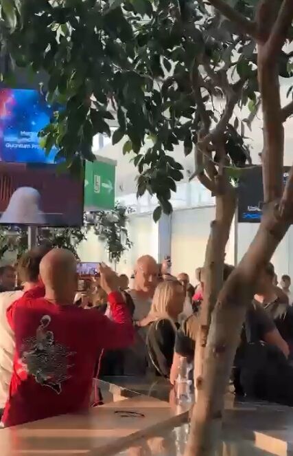 عکس| داور فینال و خانوادهاش مورد حمله هواداران قرار گرفتند