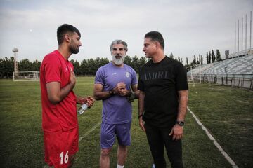 مربی دروازه‌بانان پرسپولیس مشورت می‌دهد؛ پدیده فوتبال ایران پرسپولیسی می‌شود یا استقلالی؟