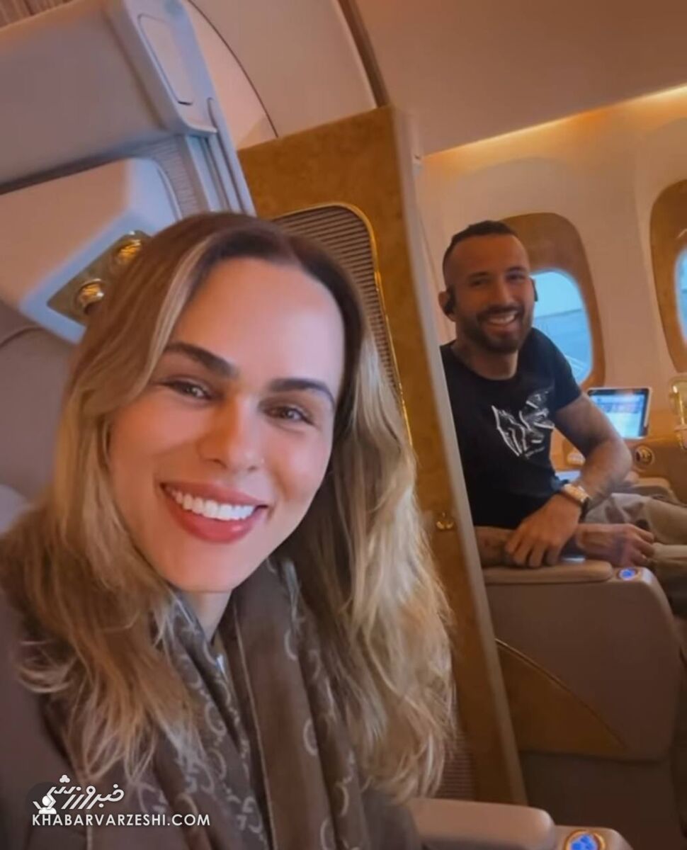 عکس| مهاجم پرسپولیس و زنش با فرست کلاس از ایران رفتند/ امکانات رویایی هواپیمای اماراتی