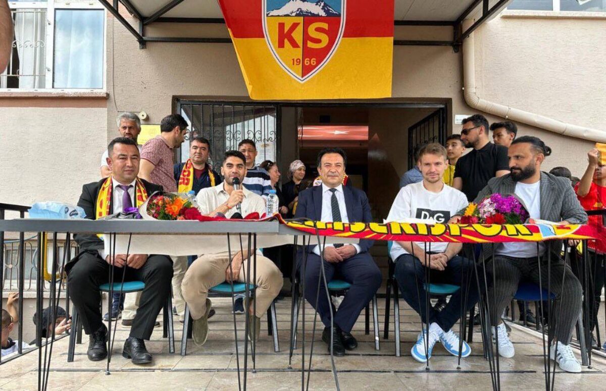 تصاویر| علی کریمی در اروپا سخنران شد/ پیام جالب فوتبالیست ایرانی به دانشآموزان