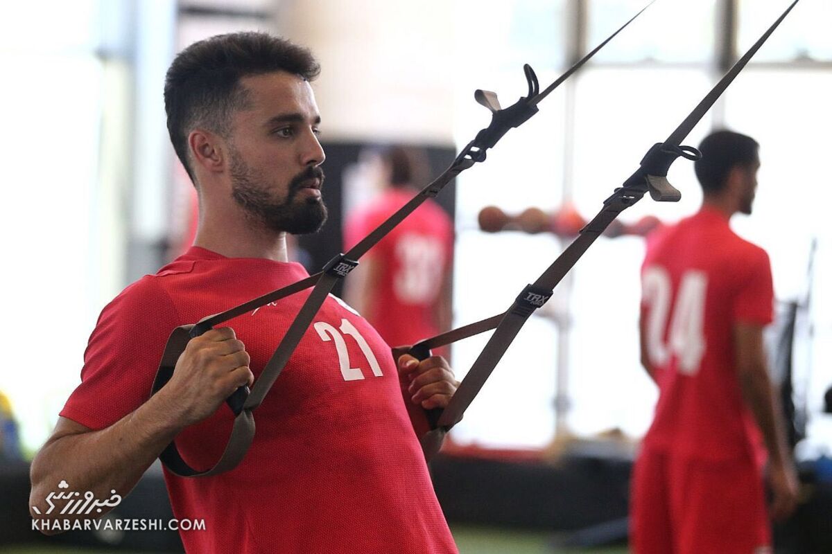 عکس| کفشهای ۴۰ میلیونی نورافکن در جشن قهرمانی تیم ملی عکس| کفشهای ۴۰ میلیونی نورافکن در جشن قهرمانی تیم ملی