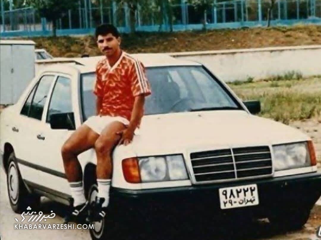 عکس| ژست دیدنی ستاره پرسپولیس با مرسدس بنز و لباس تیم ملی هلند