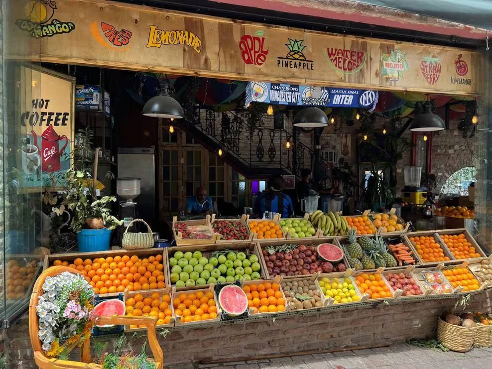 عکس| فینال لیگ قهرمانان اروپا در یک میوهفروشی!