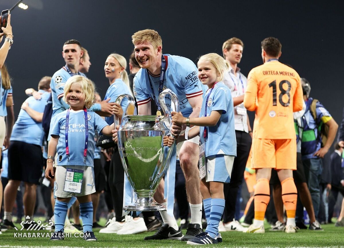تصاویر جالب از بازیکنان سیتی و خانوادهشان در جشن قهرمانی لیگ قهرمانان اروپا/ از نقش پررنگ نامزد هالند تا بوسه دوباره پپ برای دخترش