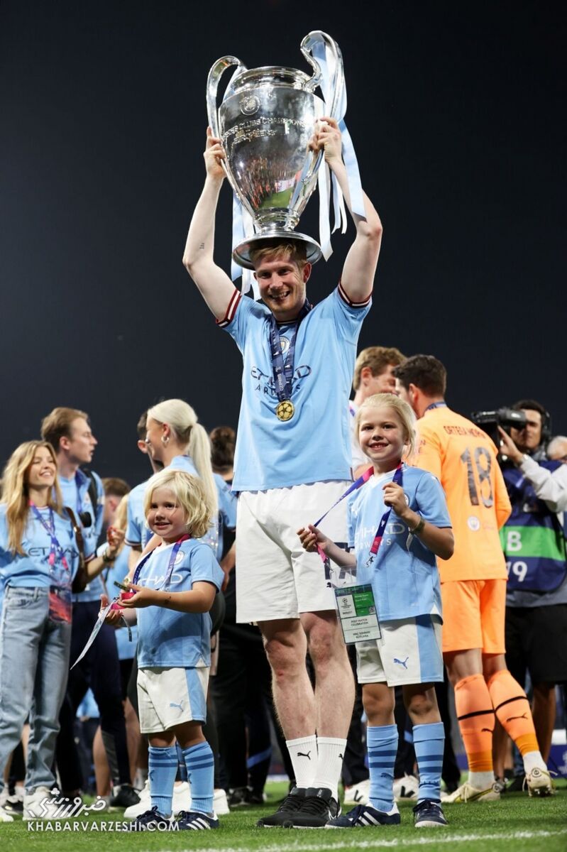 تصاویر جالب از بازیکنان سیتی و خانوادهشان در جشن قهرمانی لیگ قهرمانان اروپا/ از نقش پررنگ نامزد هالند تا بوسه دوباره پپ برای دخترش