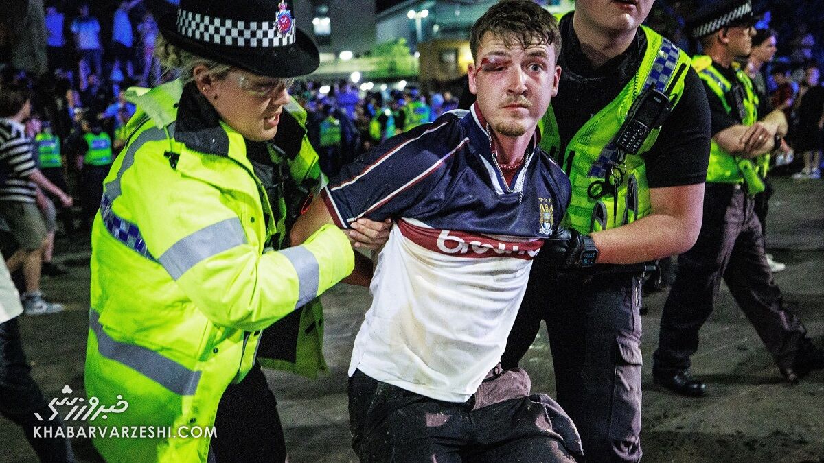 تصاویر| انگلیسیها شهر را به هم ریختند!/ خرابکاری هواداران منچسترسیتی در استانبول و برخورد شدید پلیس