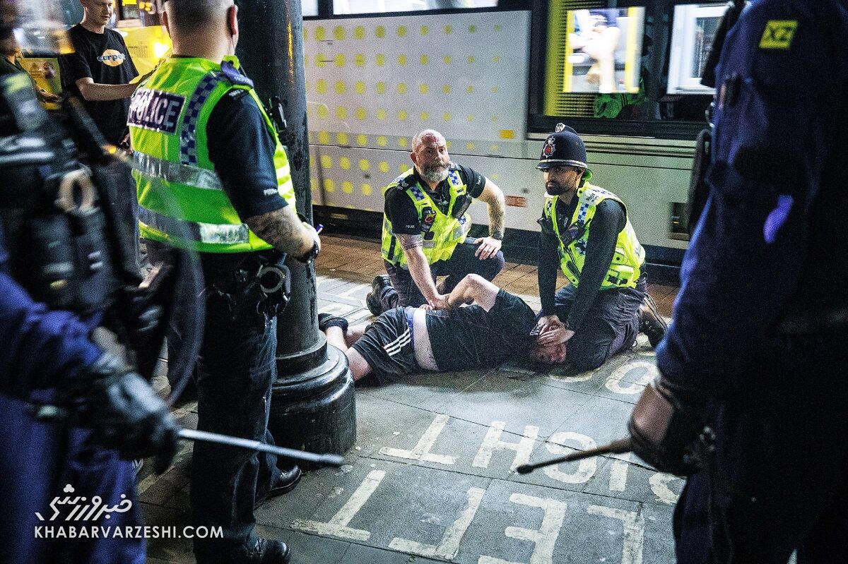 تصاویر| انگلیسیها شهر را به هم ریختند!/ خرابکاری هواداران منچسترسیتی در استانبول و برخورد شدید پلیس