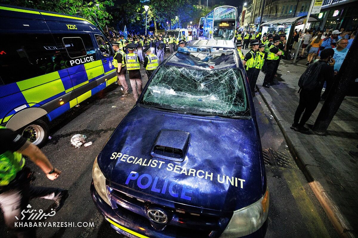 تصاویر| انگلیسیها شهر را به هم ریختند!/ خرابکاری هواداران منچسترسیتی در استانبول و برخورد شدید پلیس