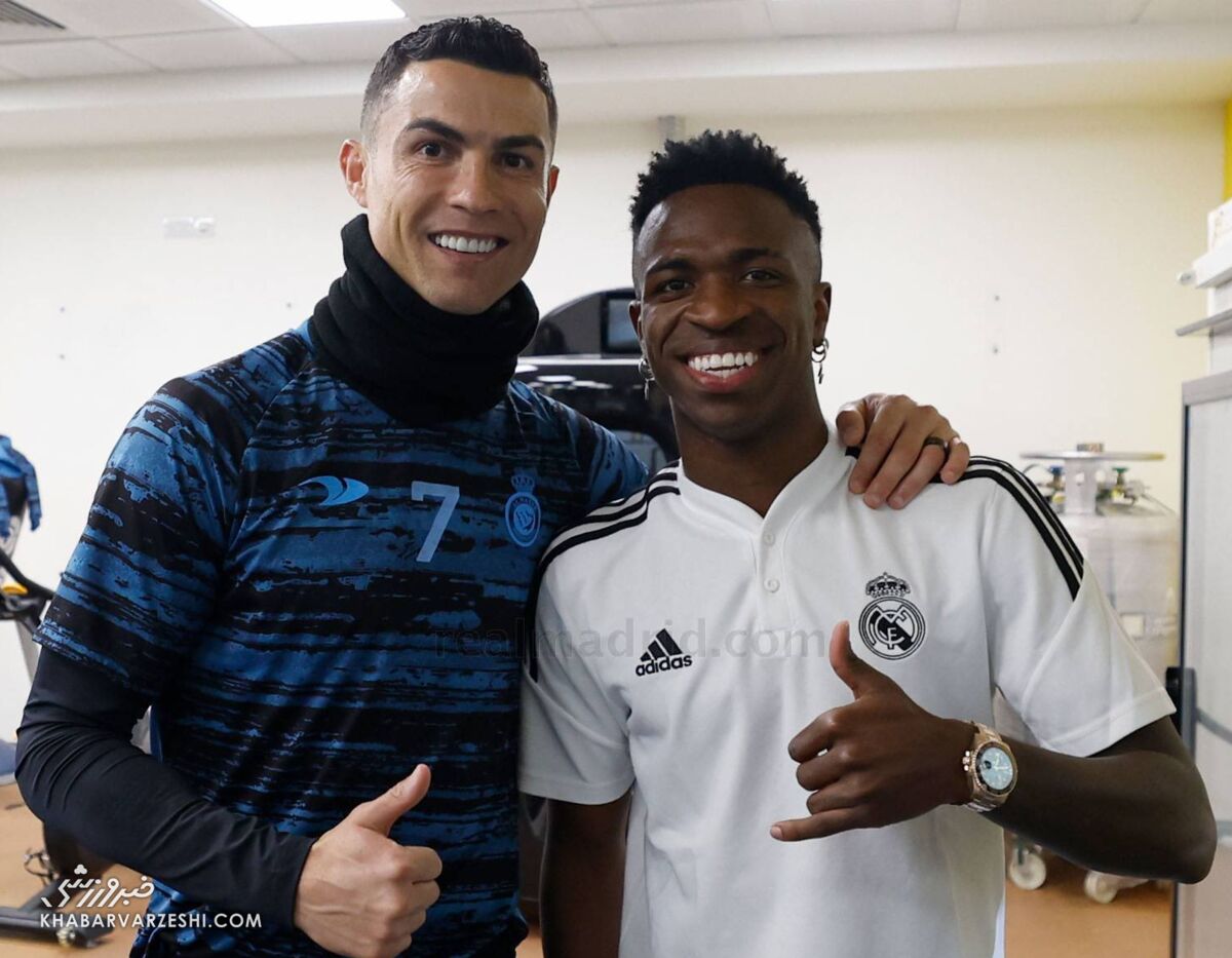 عکس| رونالدو جانشین خودش را انتخاب کرد/ هدیه ویژه کریستیانو به وارث شماره ۷