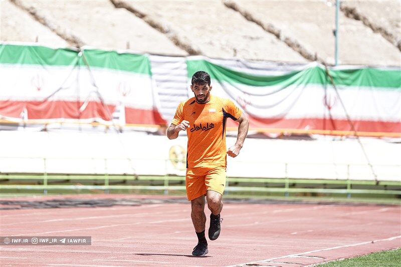 تصاویر| حسن یزدانی و ستارهها جای فوتبالیستها را گرفتند!/ استادیوم آزادی از تعطیلی درآمد!