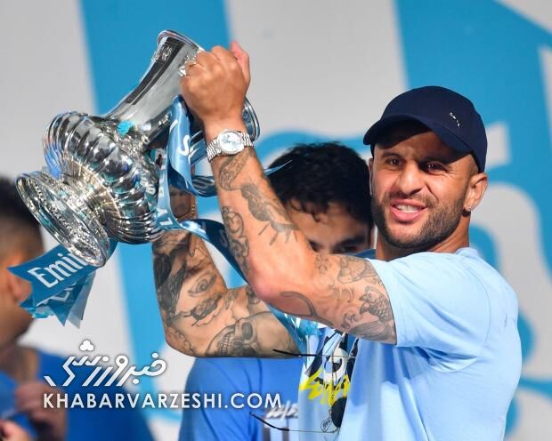 تصاویر ساعتهای خاص بر دستان قهرمانان خاص/ چند میلیون پوند ساعت روی دست آبیها