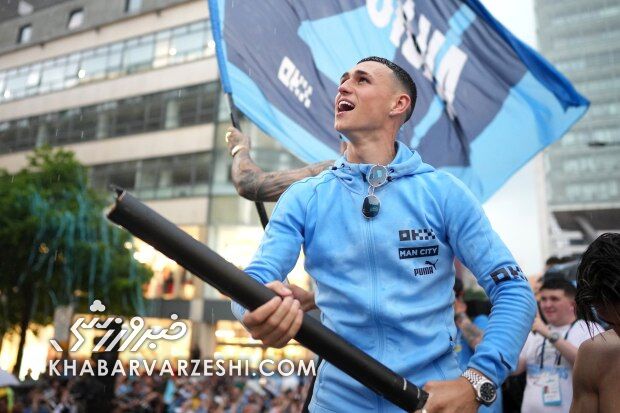 تصاویر ساعتهای خاص بر دستان قهرمانان خاص/ چند میلیون پوند ساعت روی دست آبیها